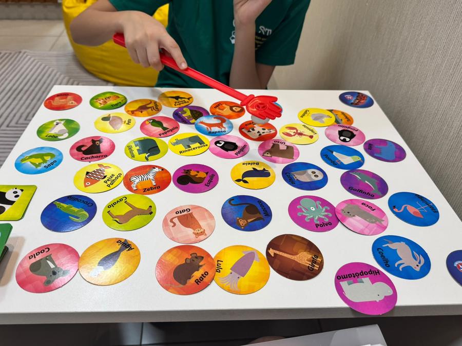Jogo de vocabulário de animais usado para estimular linguagem